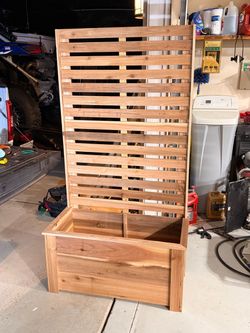 Cedar Garden Planter with Privacy Screen