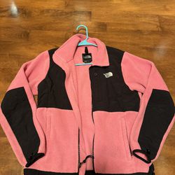 Women’s North Face Fleece Jacket, Shipping Available