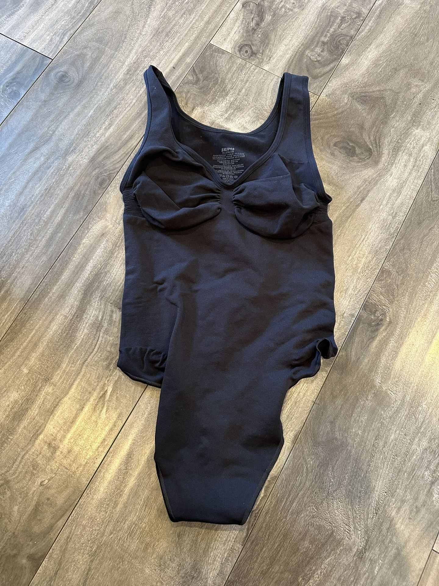 2x Bodysuit