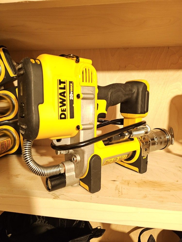 20v DEWALT grease Gun 