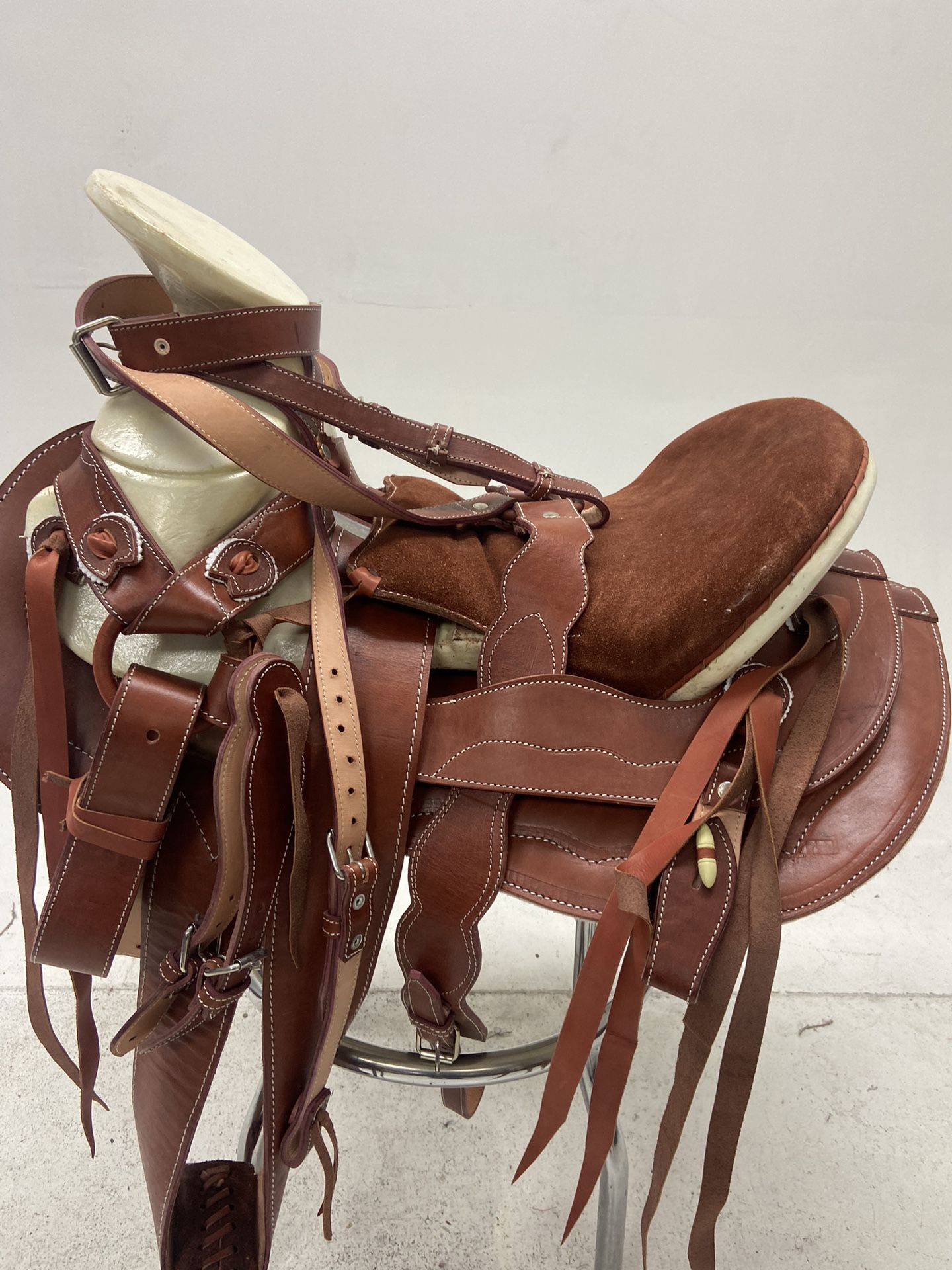 Nueva Montura Charra De Cuero Con Fuste Amplio