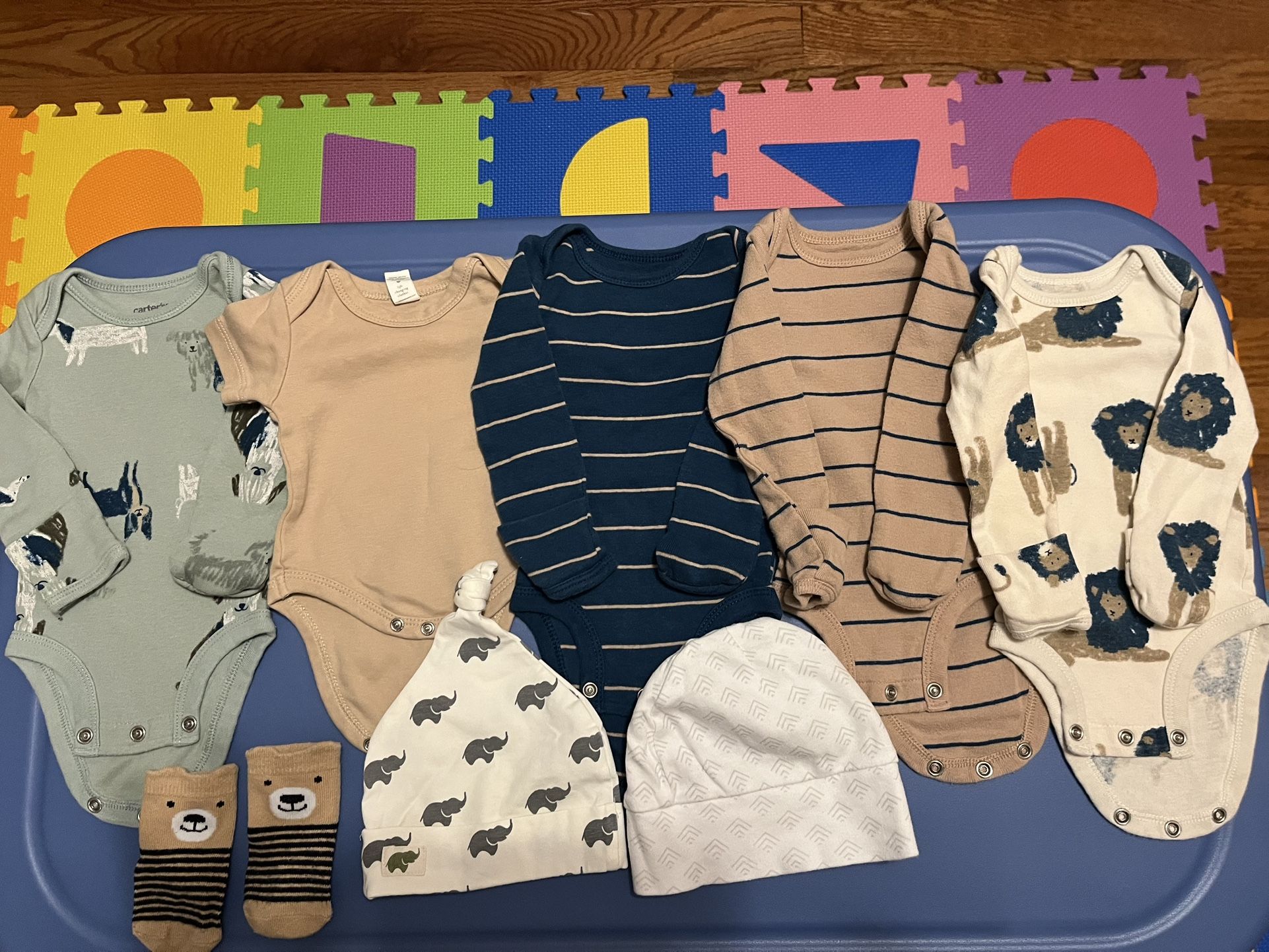 Baby Clothes Newborn Bundle Of 8 With 5 Bodysuits, 2 Hats And A Pair Of Socks