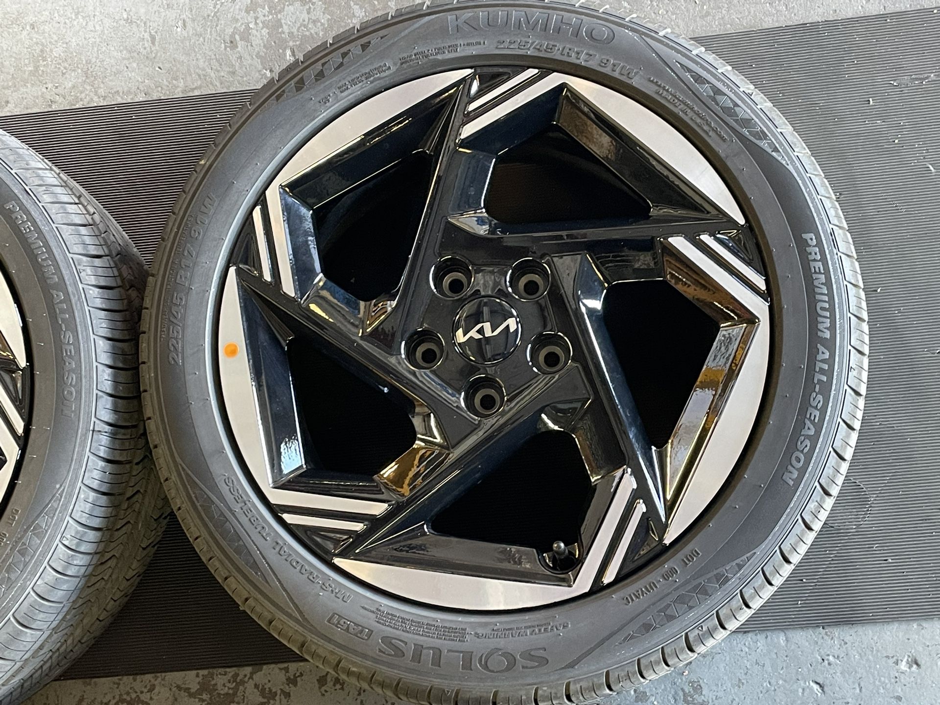 17” 2025 KIA K4 OEM WHEELS AND TIRES