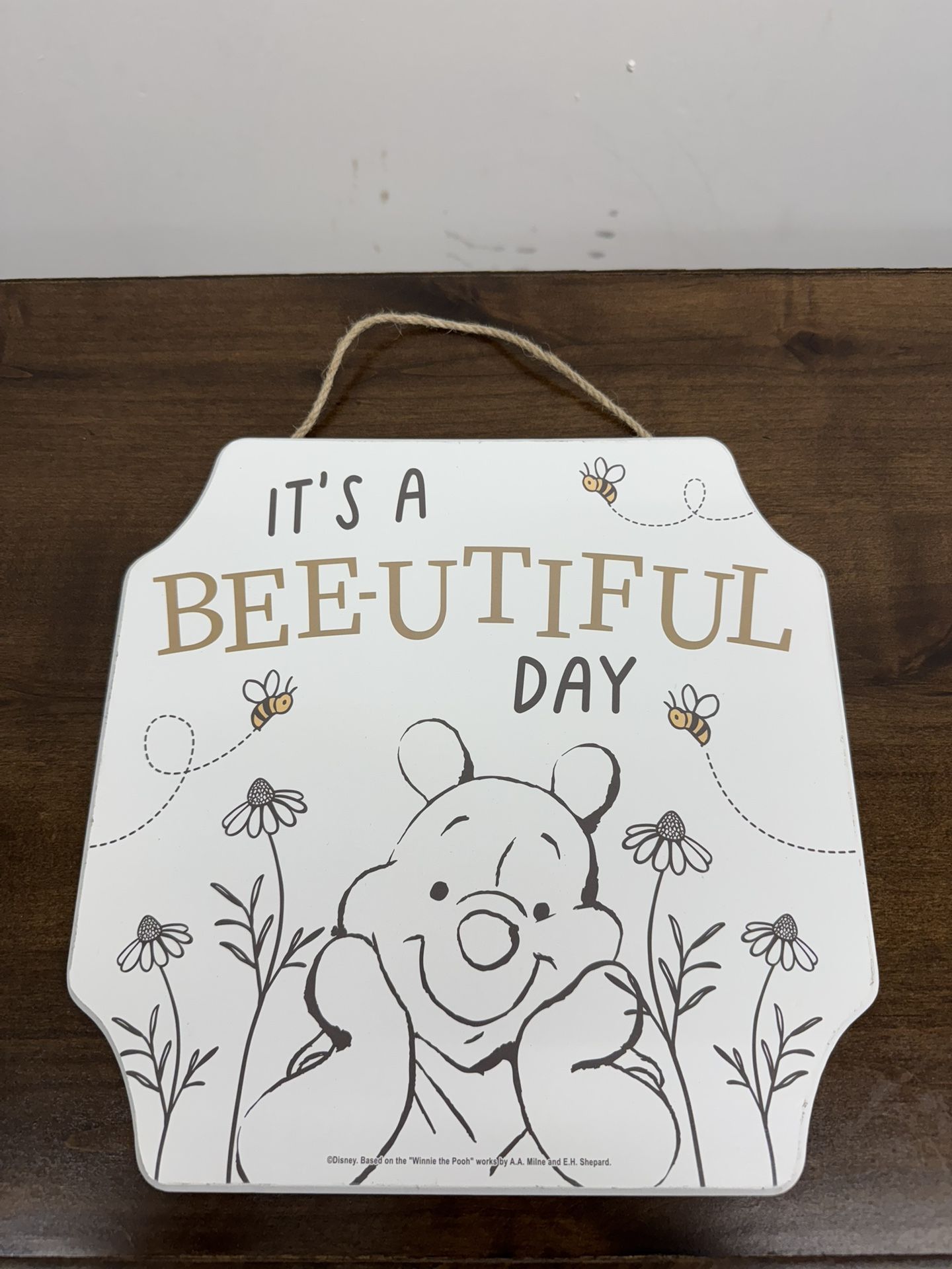 Disney Winnie the Pooh “It’s a Bee-utiful Day”