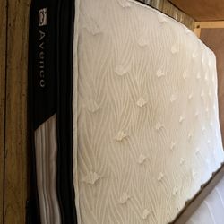 Colchón King Si e , Y Recámara  Cabecera Y Irsera 