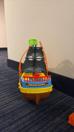 Pirate boat toy