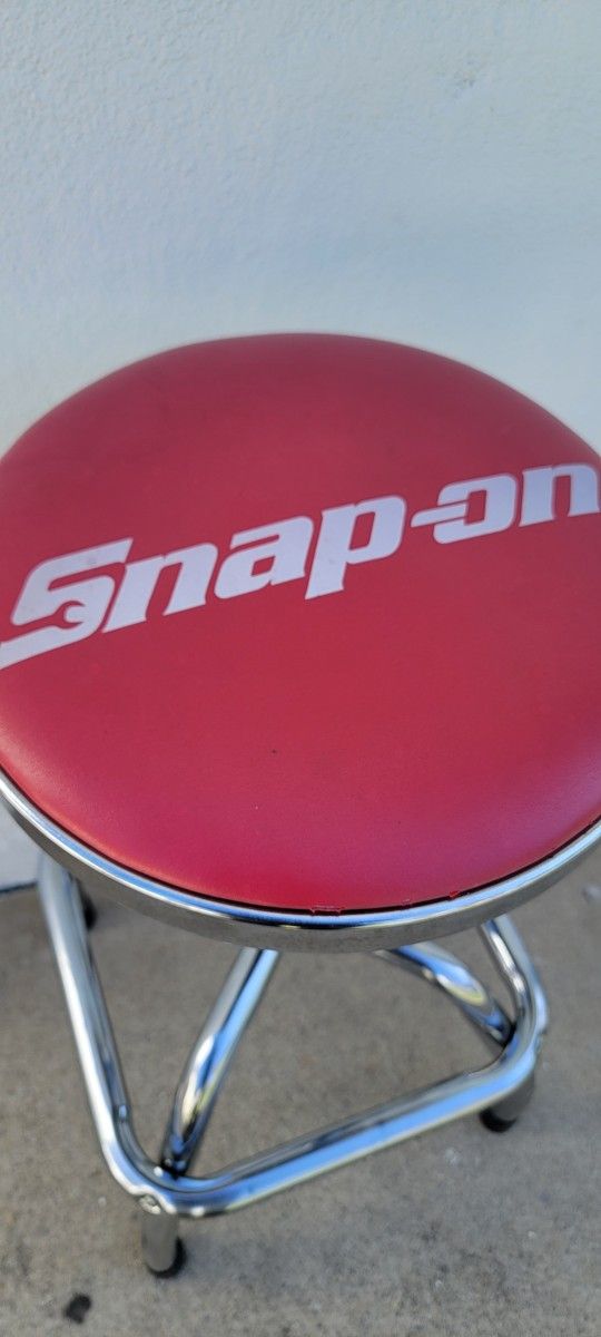 SNAP-ON ADJUSTABLE SHOP STOOL 