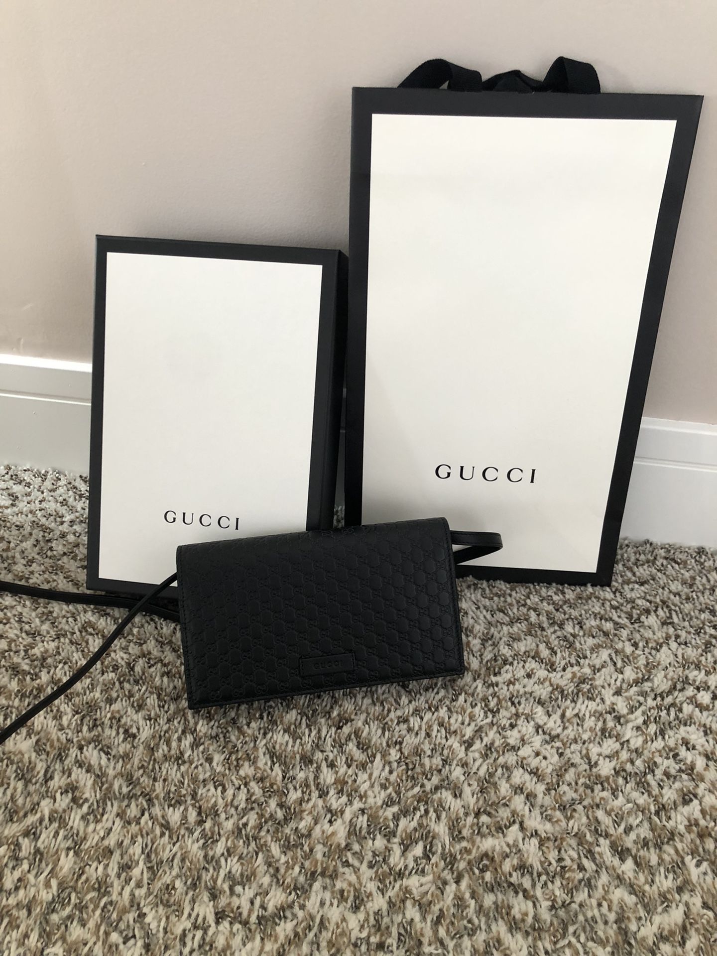 GUCCI WALLET ON CHAIN