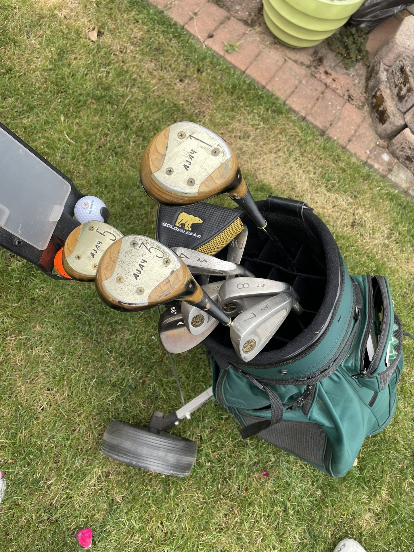 Men’s Right Handed Golf Clubs With Bag And Cart