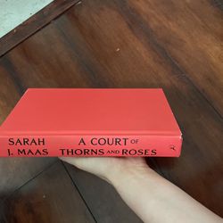A Court Of Thorns And Roses Hardback Book