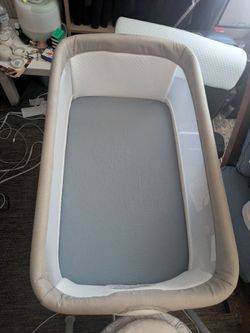 Bassinet, Delta Children, Non smoking No pets household