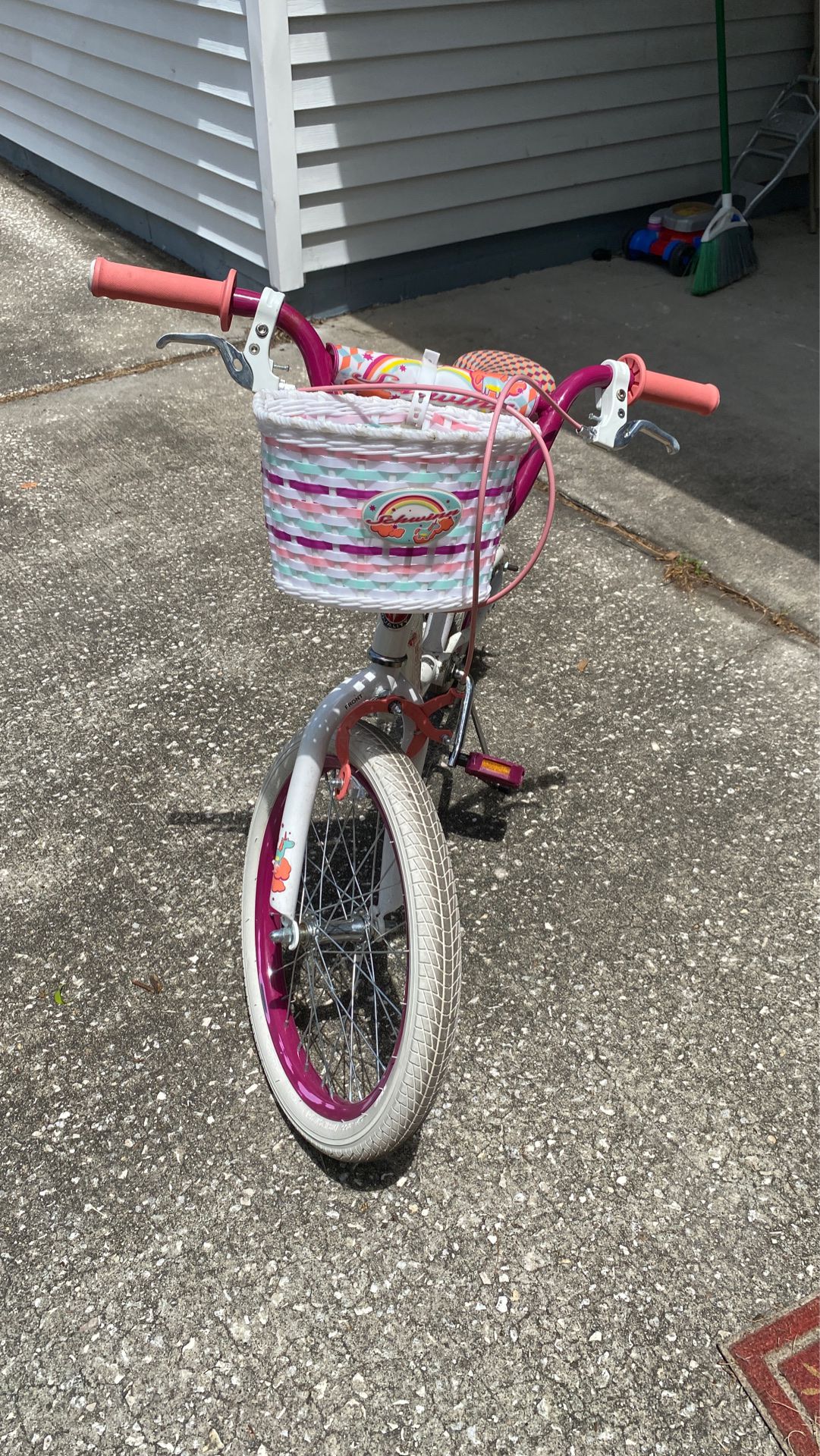 Schwinn girls bike. 18 inch wheels. Good condition. (Located in South Tampa)