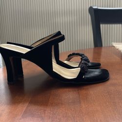 Ann Taylor Black Velvet Strappy Flips