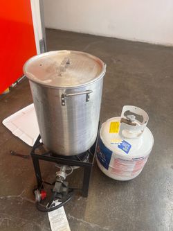 Propane tank and pot for deep frying
