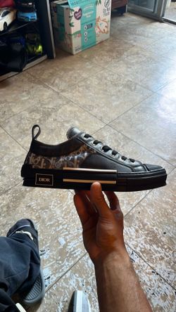 Dior b23 low oblique size 10.5
