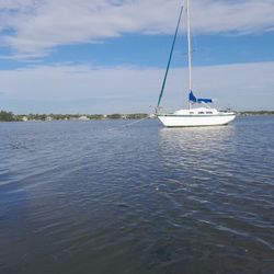 Columbia 8.3 28ft