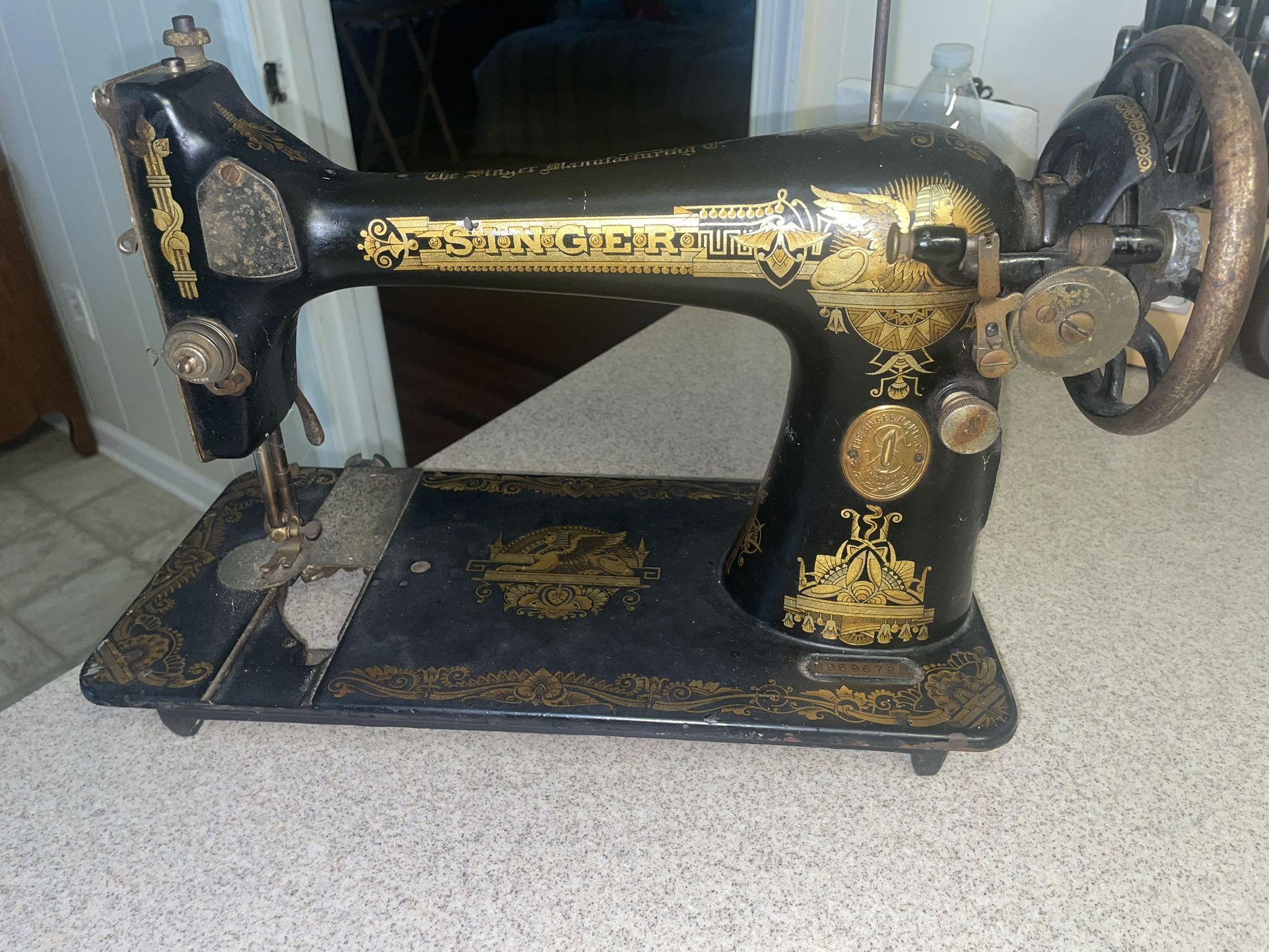 Singer 127 1922 “Sphinx” Sewing Machine