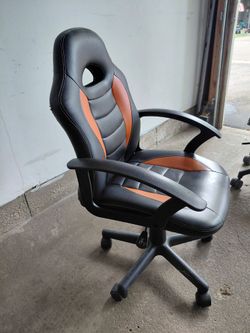 Small gamer chair used.