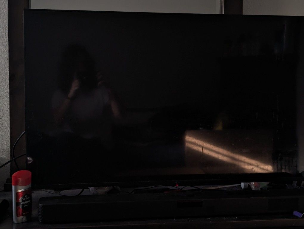 45 Inch 4k LG Smart TV With Soundbar/Sub