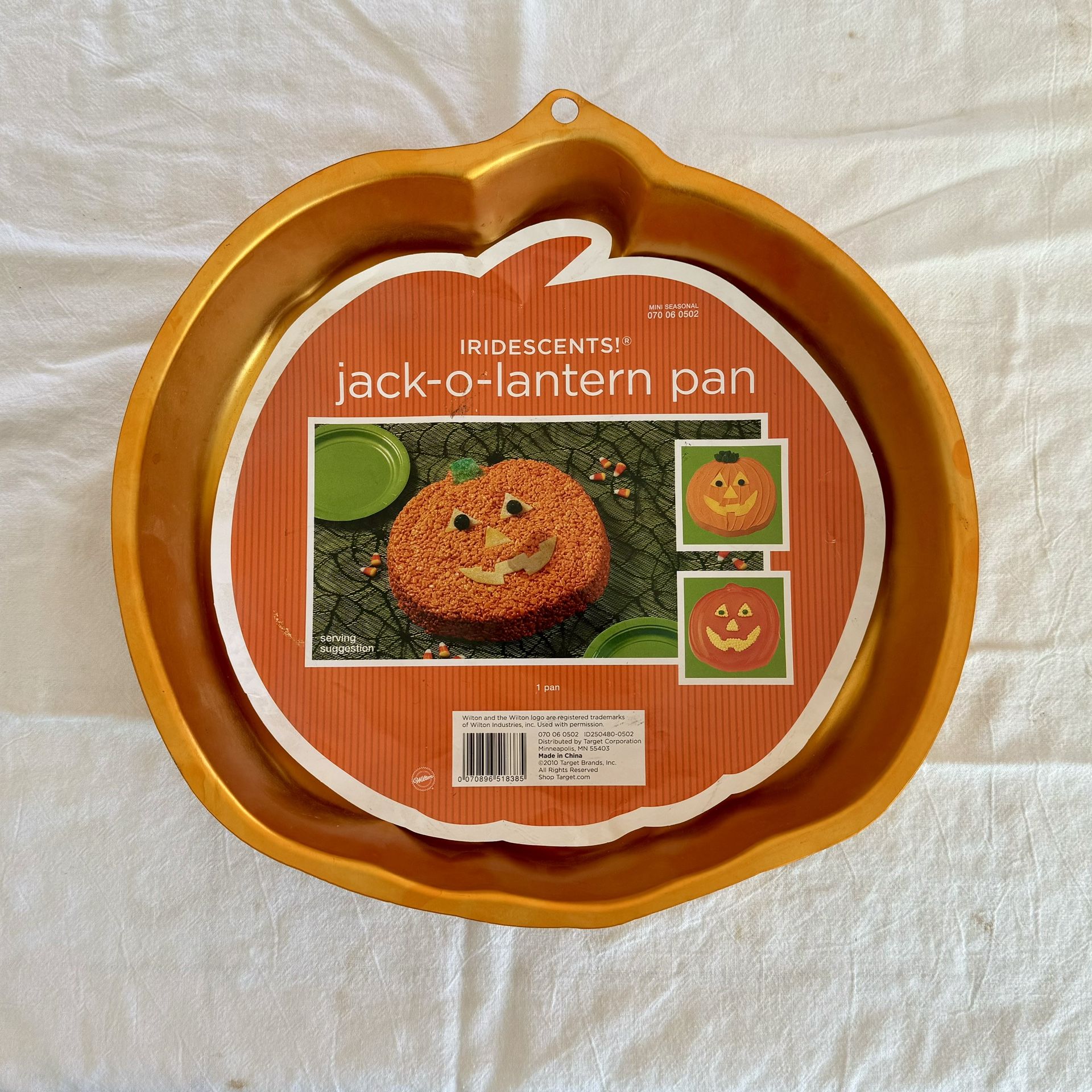 Wilton New Iridescent Jack-O-Lantern Cake Pan Mold Serving Dish #2105-2059