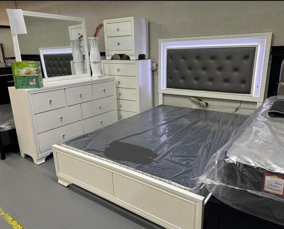 5pc Queen LED Bedroom Set