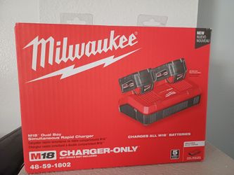 MilwaukeeM18   dual bay   rapid charge brand new