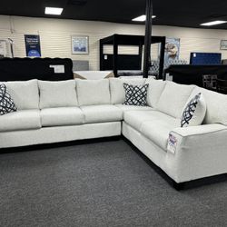 L Shape Sectional. 🚚WE DELIVER🚚