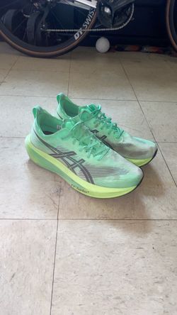 ASICS megablast size 13