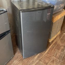 Midea Mini Fridge