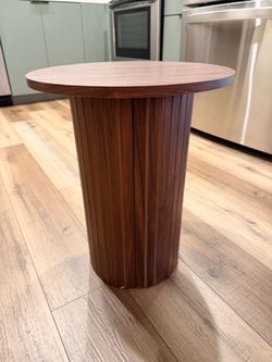Modern Fluted Walnut Nesting Tables – Set of 2 – $100 OBO