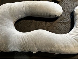 Momcozy pregnancy pillow