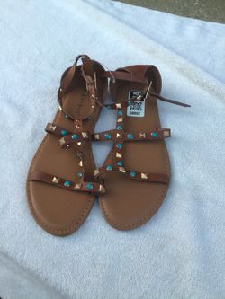 New women sandal size 7