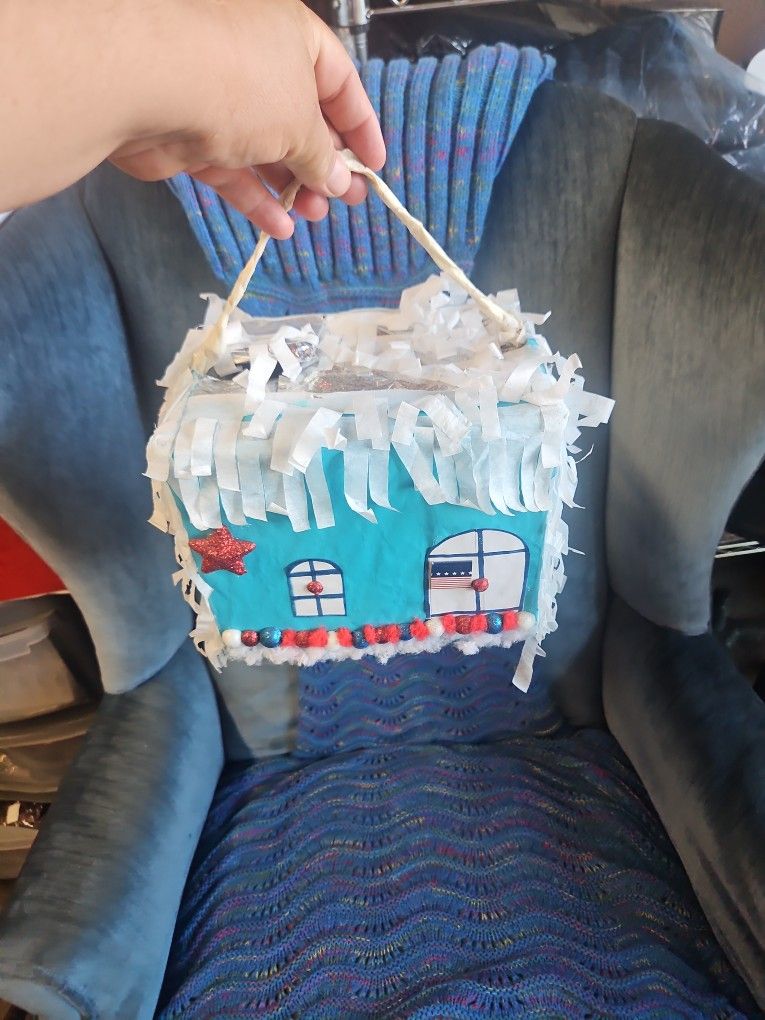 Pin̈atita Forma De Casita