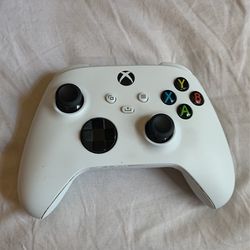 Xbox One S 500GB Bundle With Games, Controllers, & Accessories for Sale in  Renton, WA - OfferUp