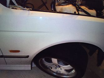 97-04 Bmw e39 front right fender in very good condition
