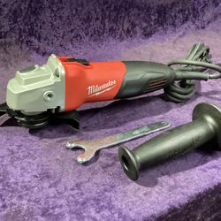 🧰🛠Milwaukee 7 Amp Corded 4-1/2” Small Angle Grinder w/Sliding Lock-On Switch-NEW!-$70!🛠🧰