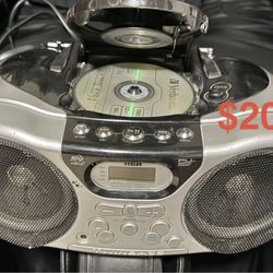 A.M./FM   Radio. & CD   Player  $20 In Weslaco 