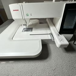 Janome Memory Craft 500E Embroidery Machine