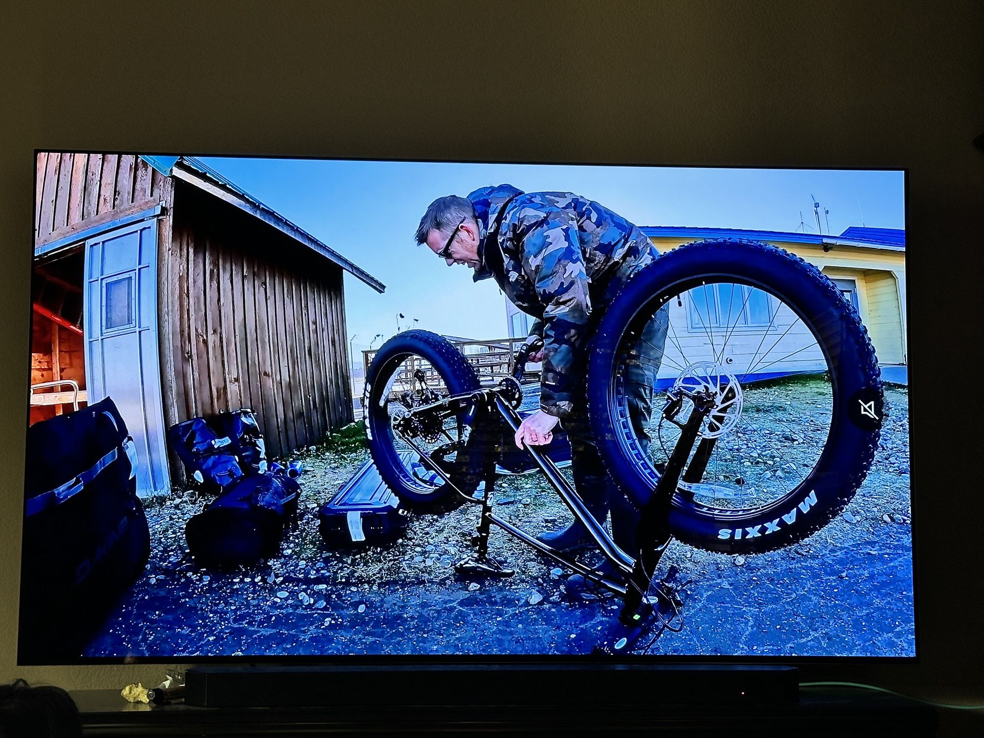 LG OLED 77 C2 4K Like New