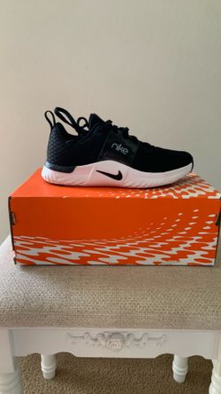 hablo español Nike size 5/hablo español