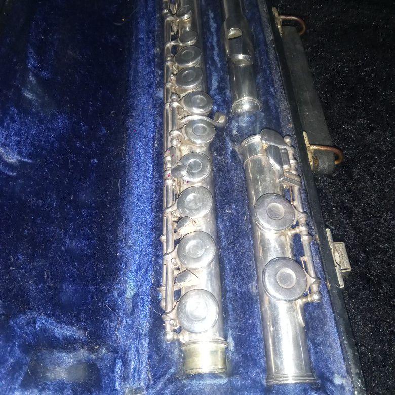 WT Armstrong 104 Open Ended Flute $100