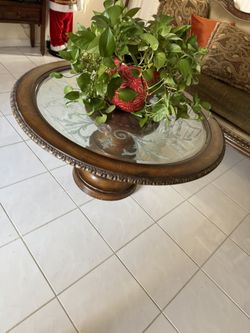 Mesita clásica // Classic Side Table