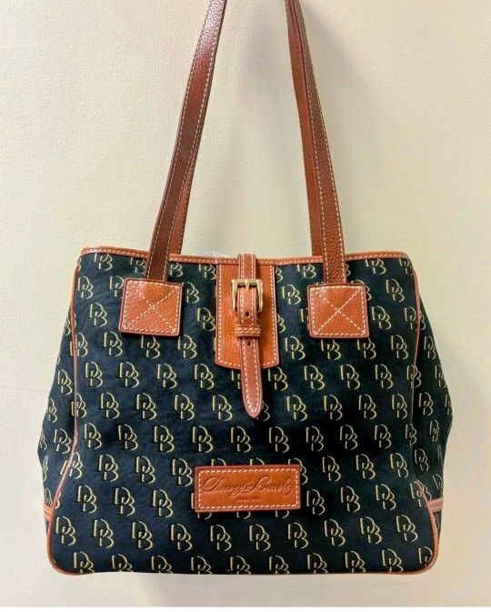 BEAUTIFUL LARGE SIZE DOONEY &BOURKE PURSE NO FLAWS VINTAGE WELL KEPT SEE ALL PICS