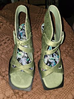 Very unique vintage sz 9.5 heels- NEW