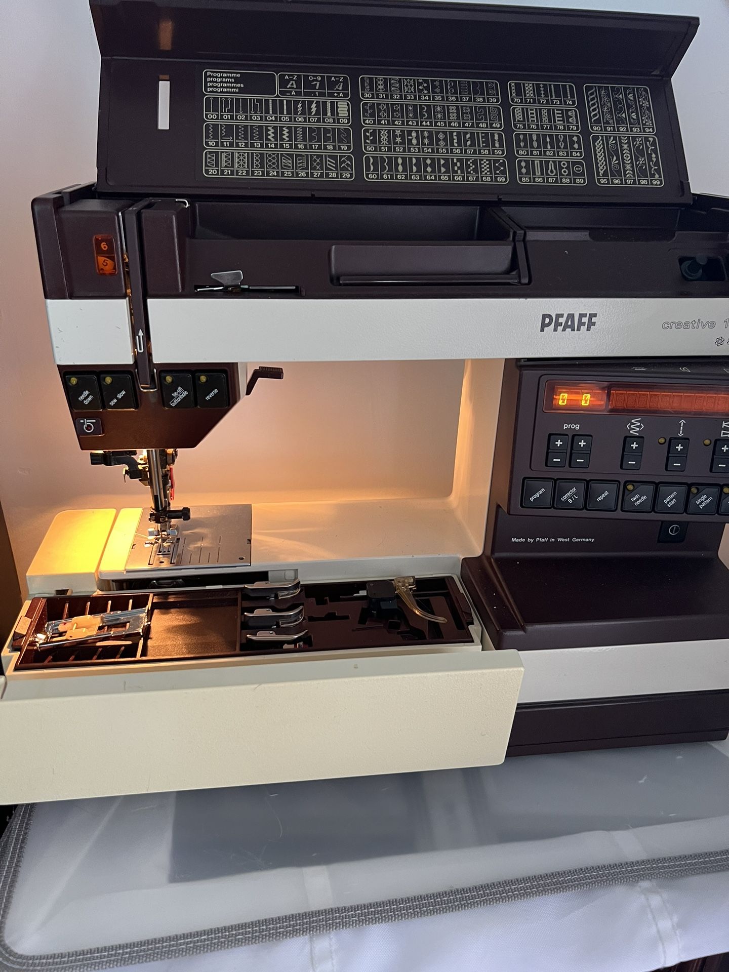 PFAFF Creative Sewing Machine