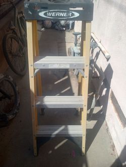 5' Werner Fiberglass Step Ladder