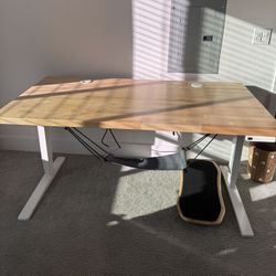 UPLIFT V2 Standing Desk, Solid wood top
