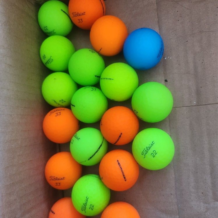 25 Titleist Velocity Color Mint Condition