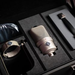 Neumann M 49 V Large Diaphragm Remote Switchable Tube Microphone