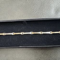 Vintage 925 sterling silver two tone bracelet silver/gold Marked 925 Italy  Approx 7 1/4 inches  In good condition